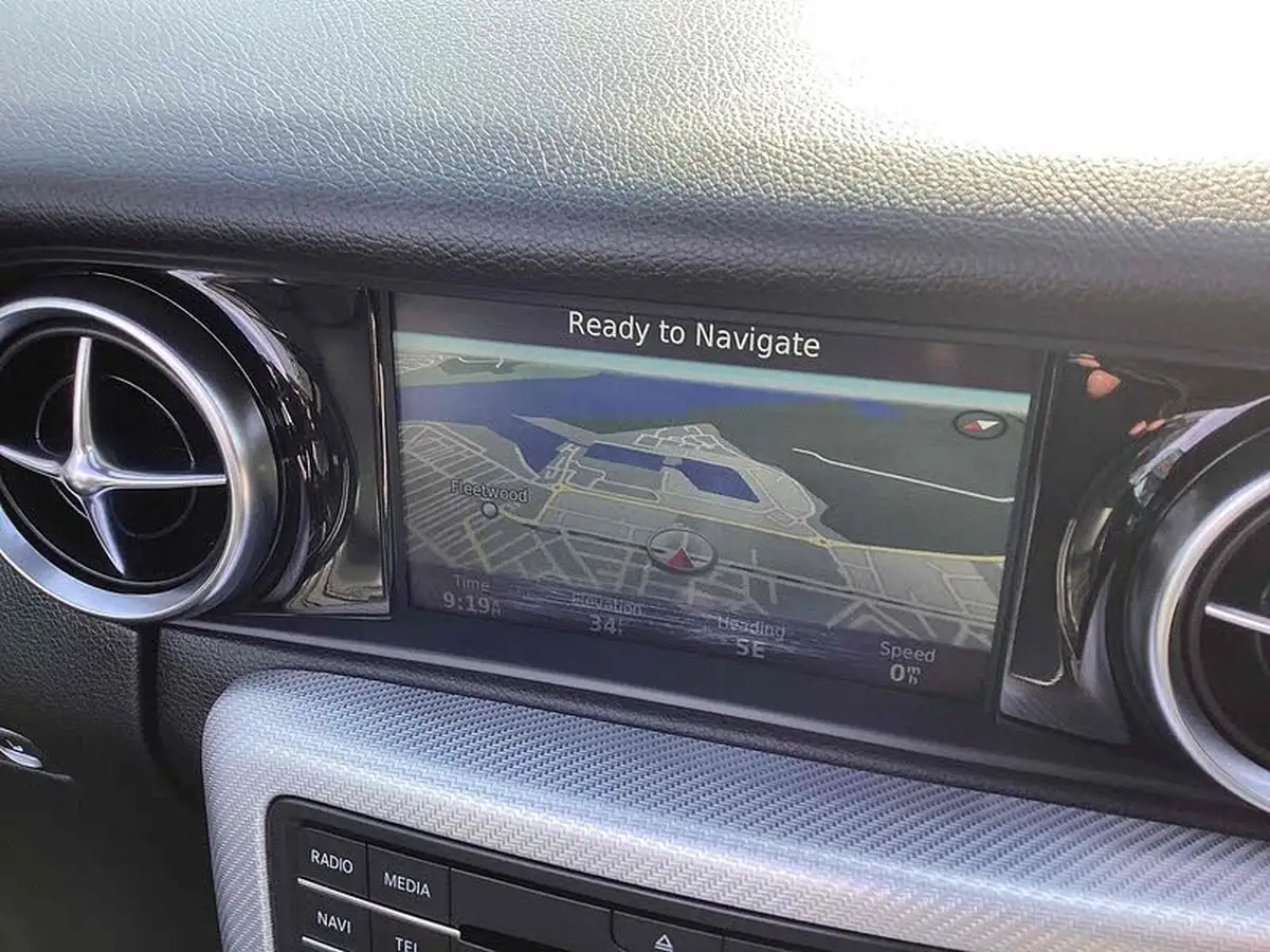 2016-mercedes-benz-slc-20-slc200-amg-line-9g-tronic-big-2