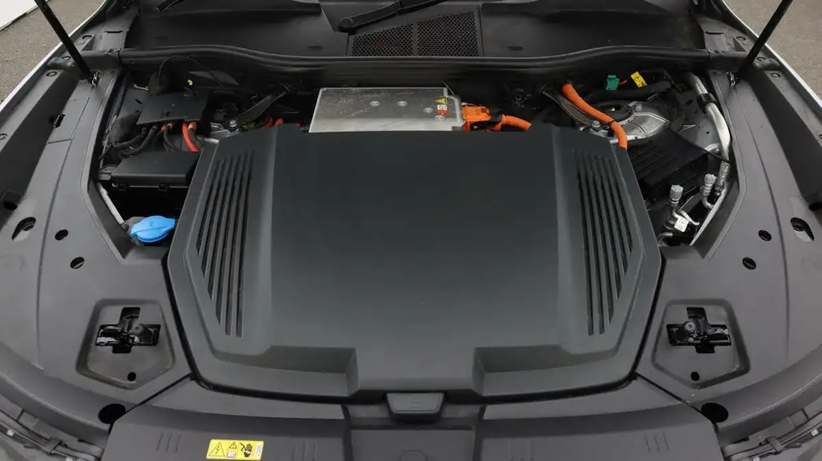 2022-audi-e-tron-55e-technik-station-wagon-big-19