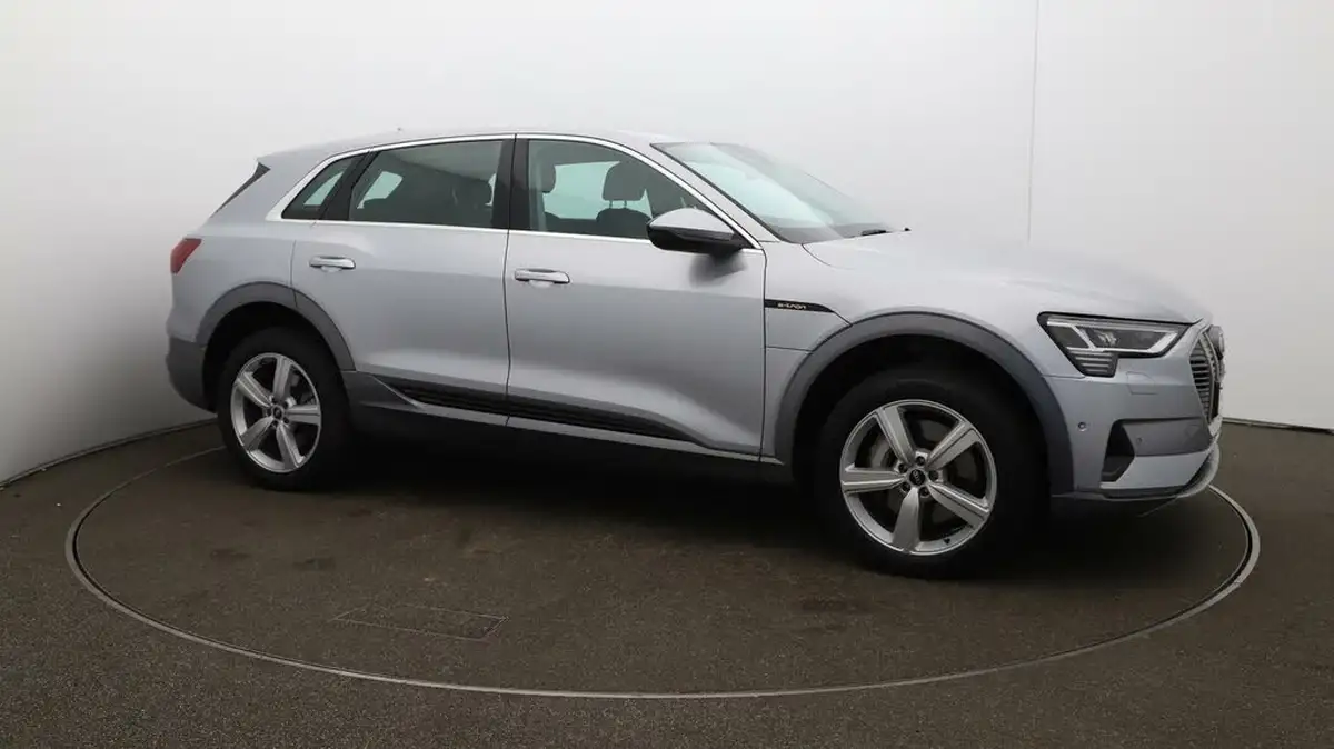 2022-audi-e-tron-55e-technik-station-wagon-big-37