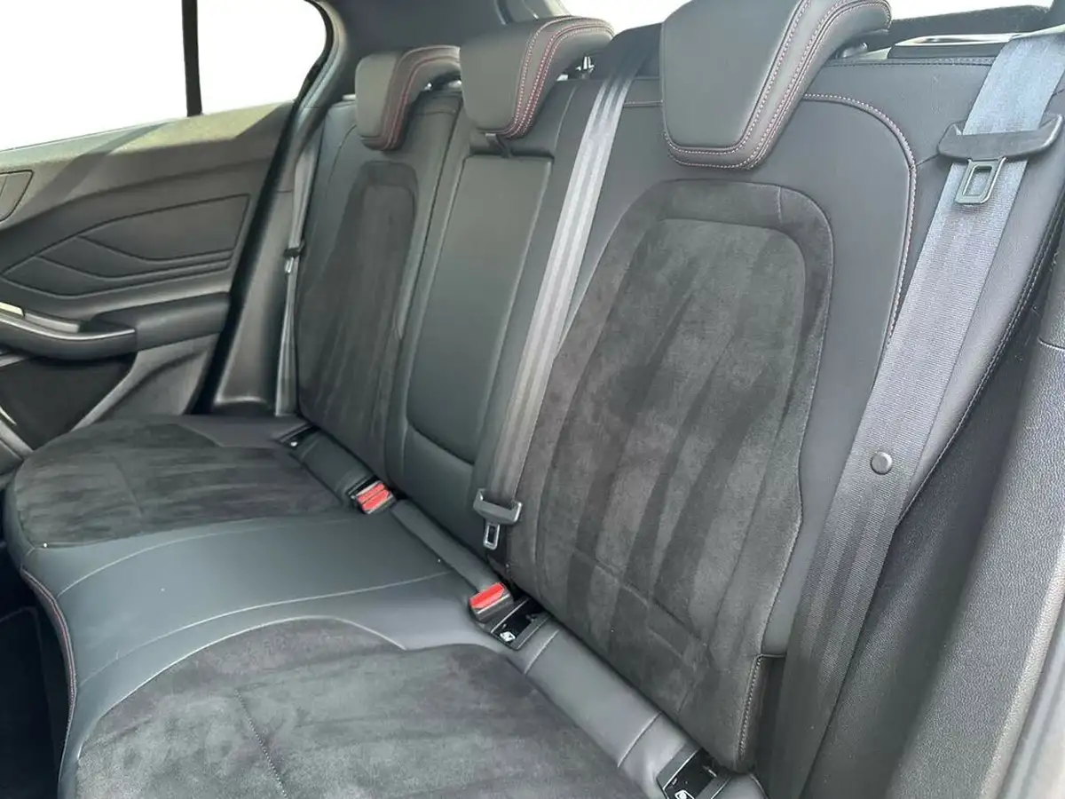2023-ford-focus-23t-st-hatchback-big-13