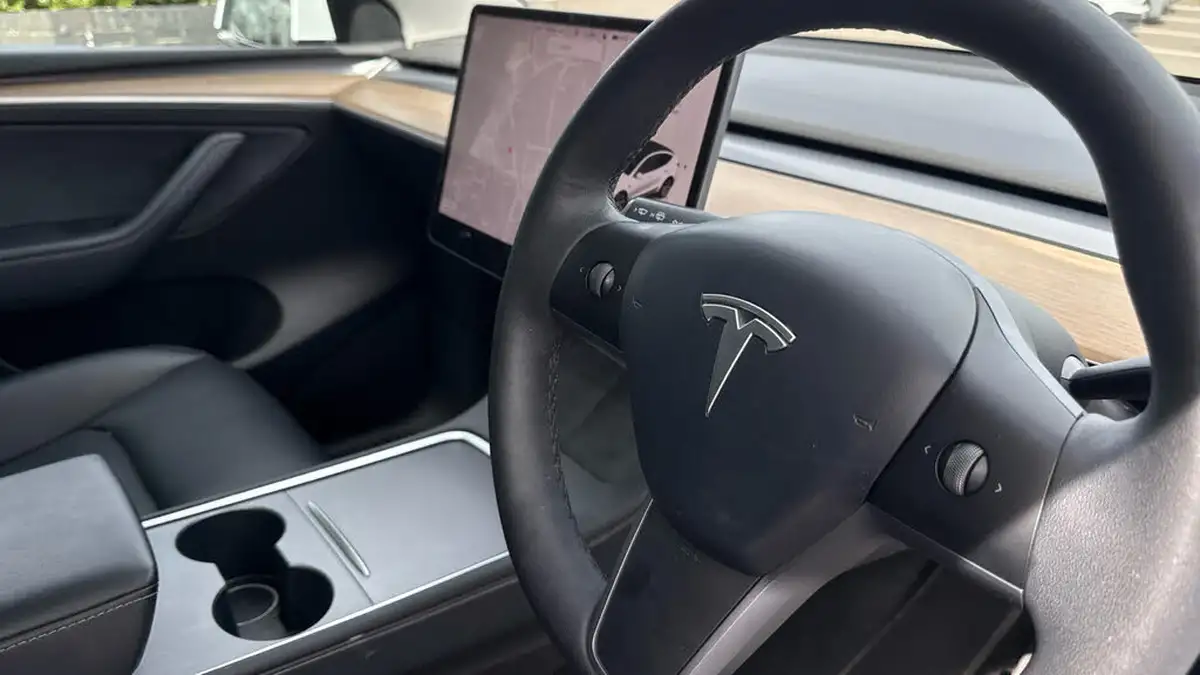 2022-tesla-model-y-e-long-range-big-20