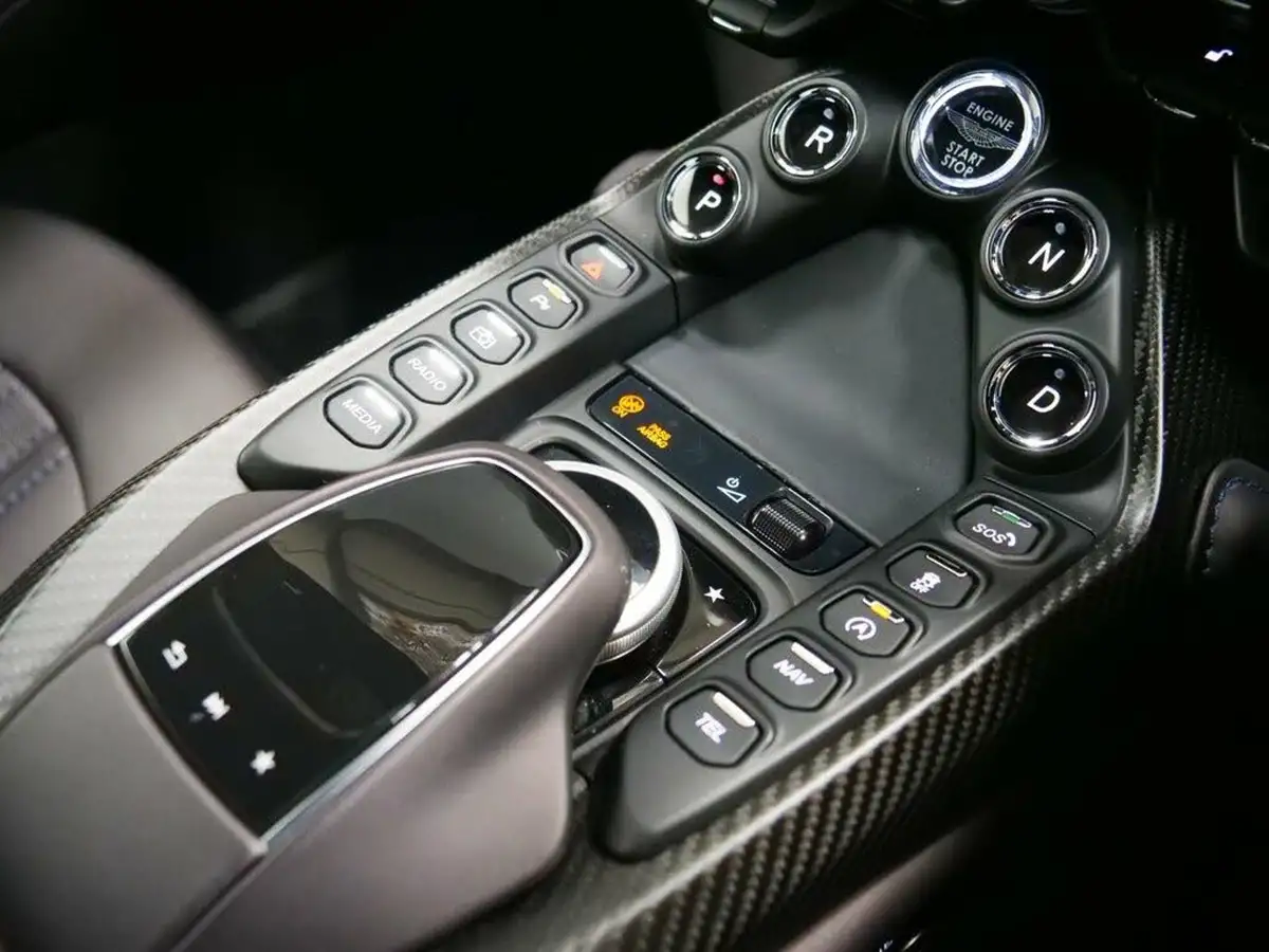 2024-aston-martin-vantage-40-v8-vantage-coupe-auto-big-17