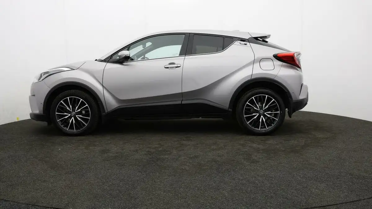 2017-toyota-c-hr-12-excel-big-3