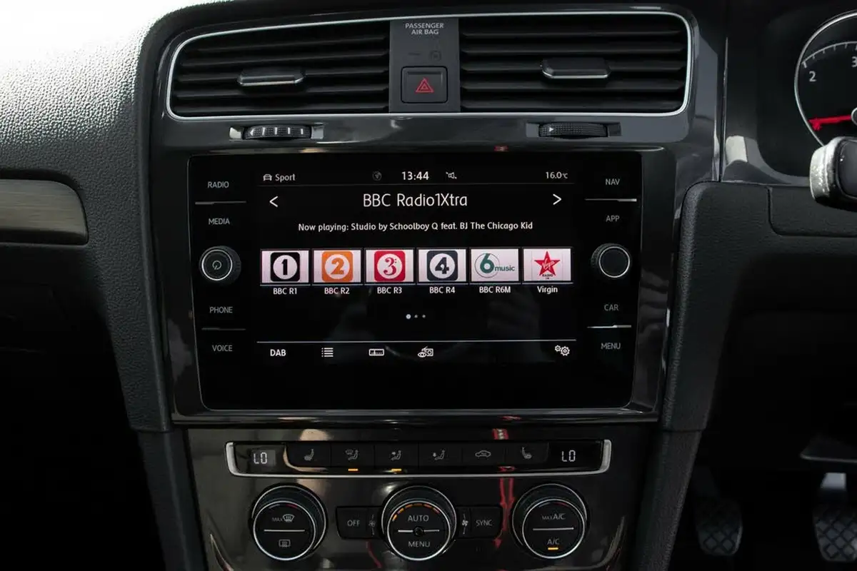 2019-volkswagen-golf-16tdi-match-edition-hatchback-big-22