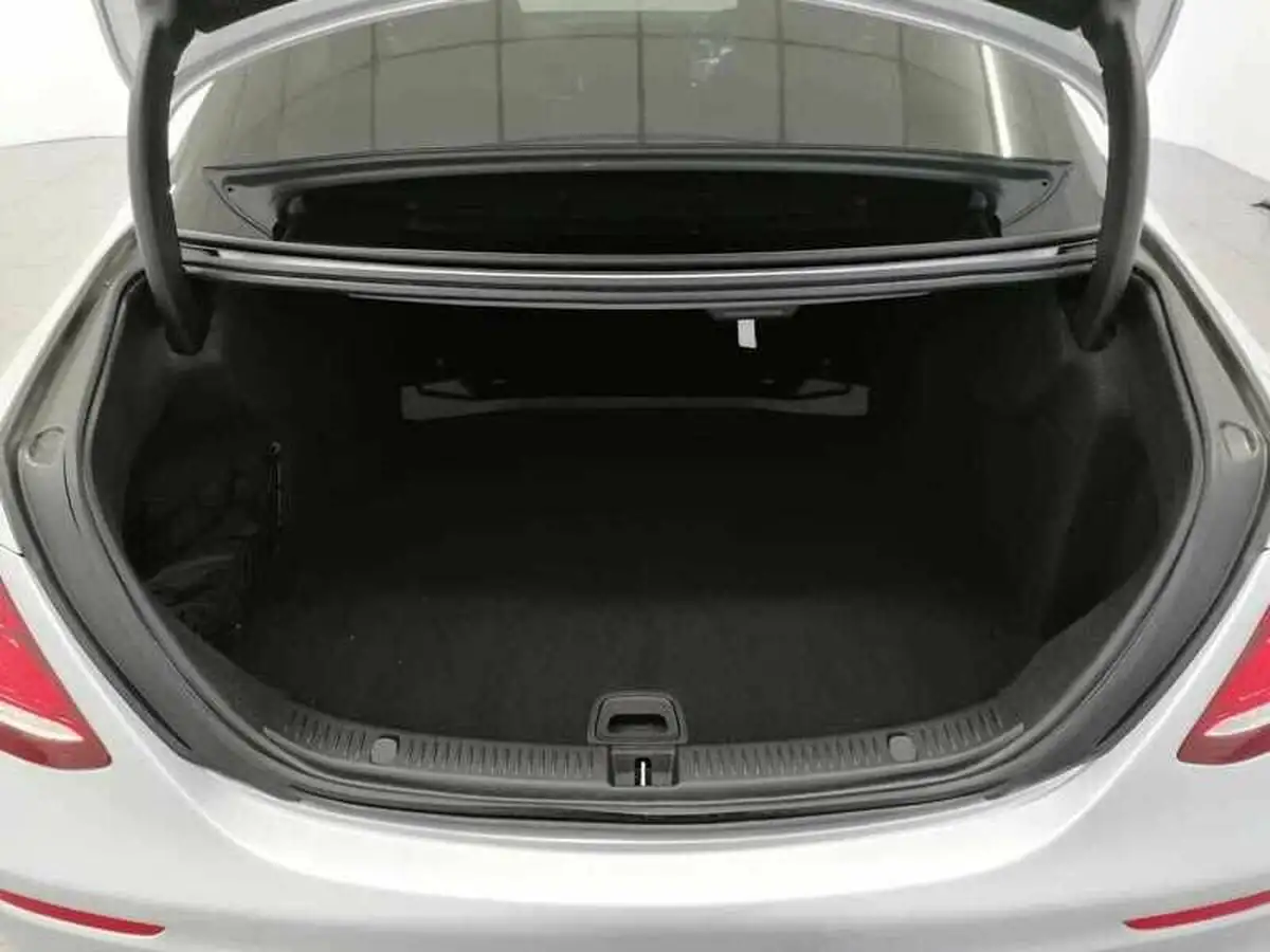 2018-mercedes-benz-e-class-20-e200-amg-line-saloon-4d-big-7
