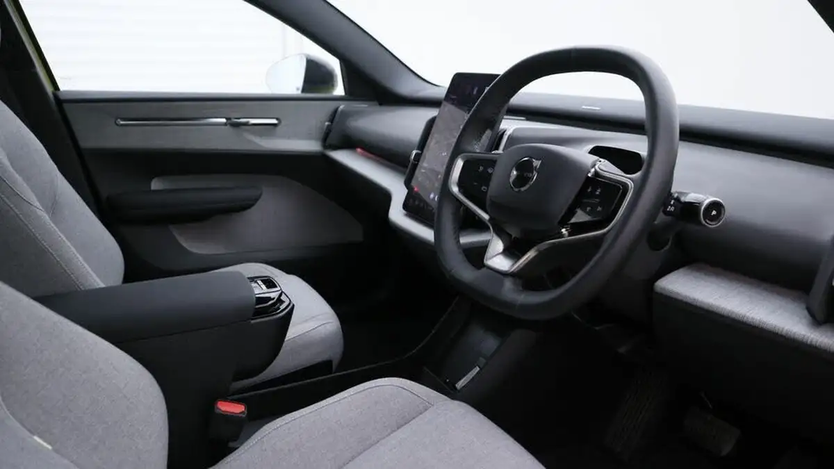 2024-volvo-ex30-e-twin-ultra-big-8
