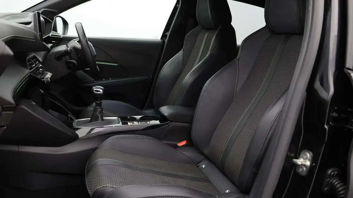 2022-peugeot-208-12-puretech-gt-100bhp-big-13