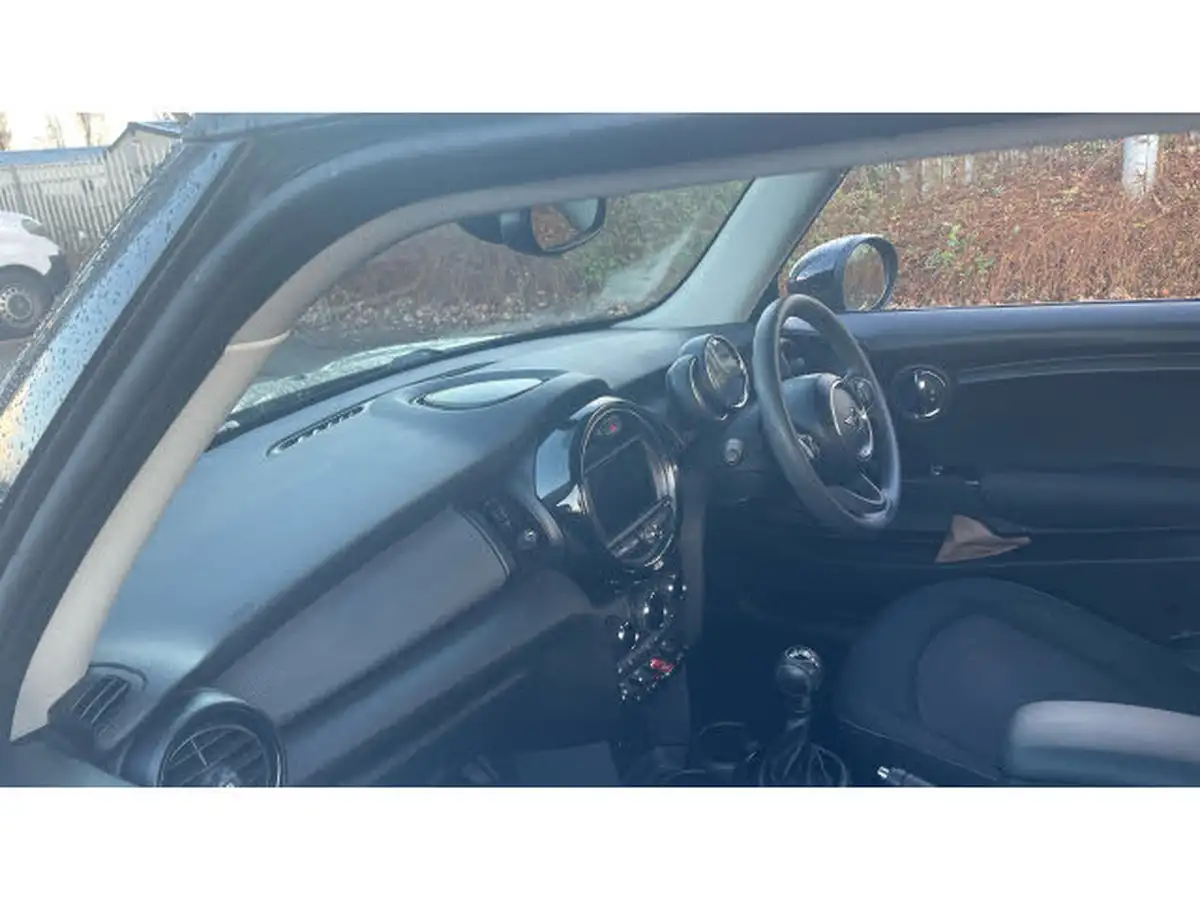 2019-mini-cooper-15-cooper-classic-hatchback-3d-big-8