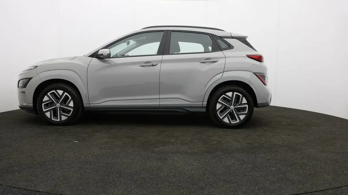 2021-hyundai-kona-e-se-connect-big-3