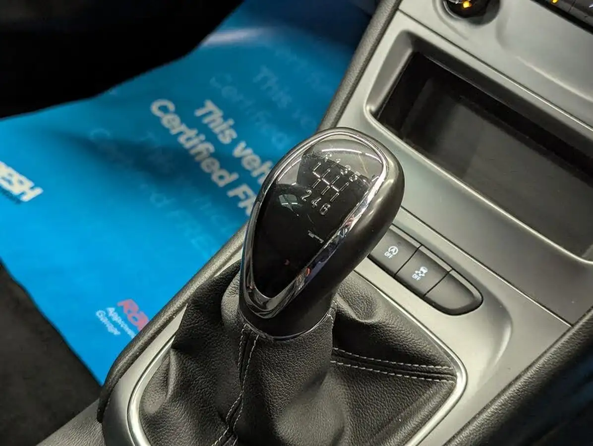 2020-vauxhall-astra-15-turbo-d-se-105ps-hatchback-big-5