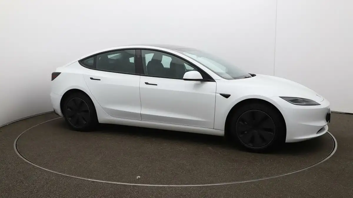 2024-tesla-model-3-e-rwd-big-37