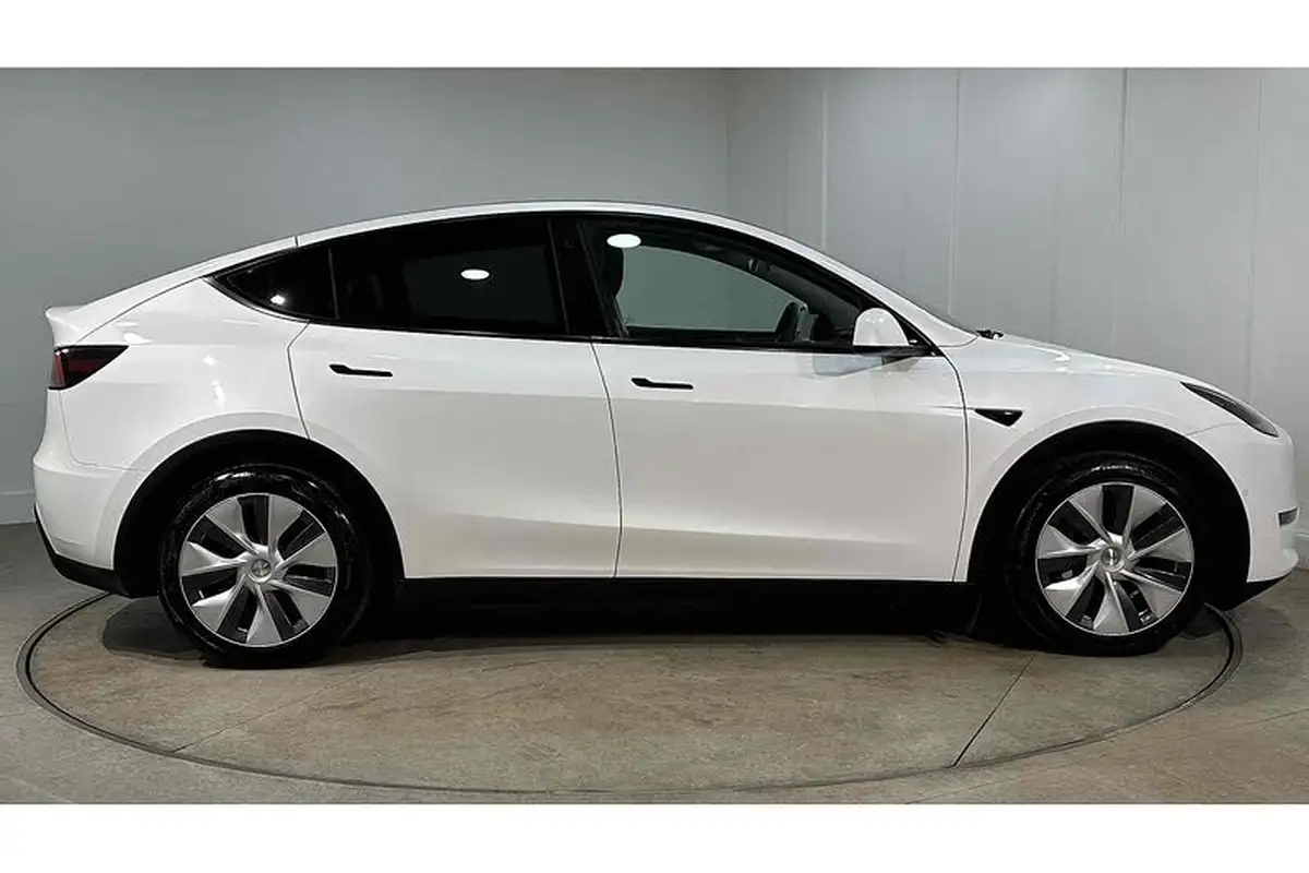 2022-tesla-model-y-e-long-range-big-3