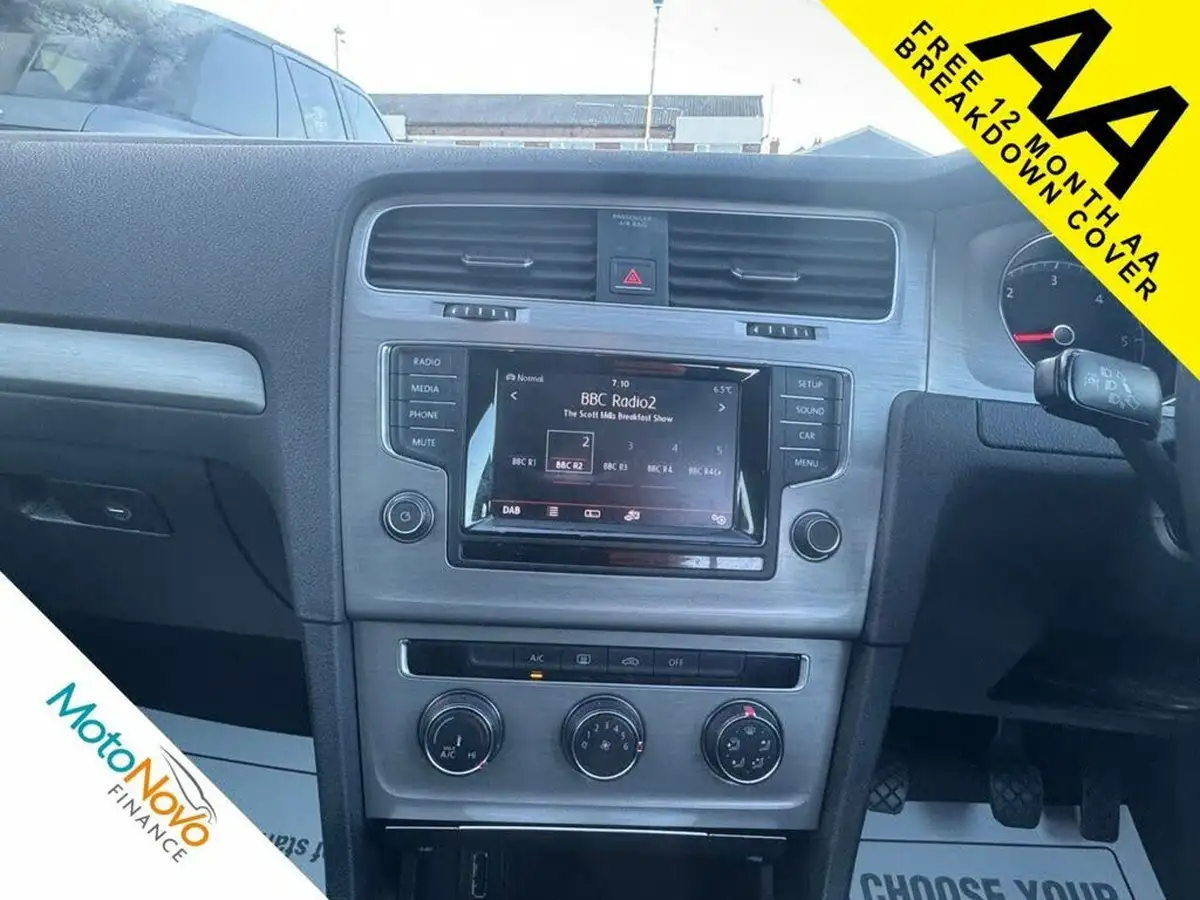 2014-volkswagen-golf-20tdi-se-ss-hatchback-5d-big-6