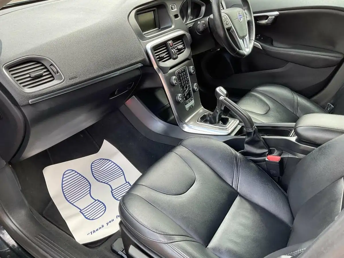 2014-volvo-v40-16td-d2-se-lux-big-14