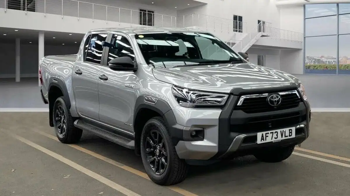 2023-toyota-hi-lux-28d-4d-invincible-x-2754cc-auto-big-1