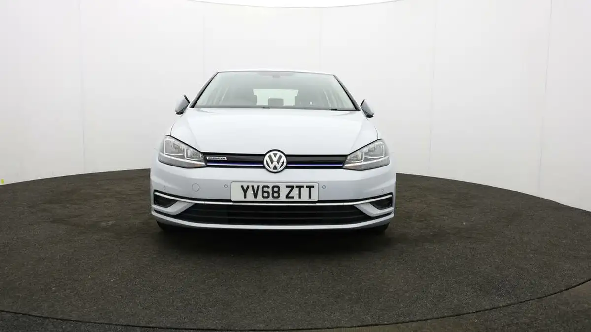2019-volkswagen-golf-15-tsi-se-130ps-ss-hatchback-5d-big-1