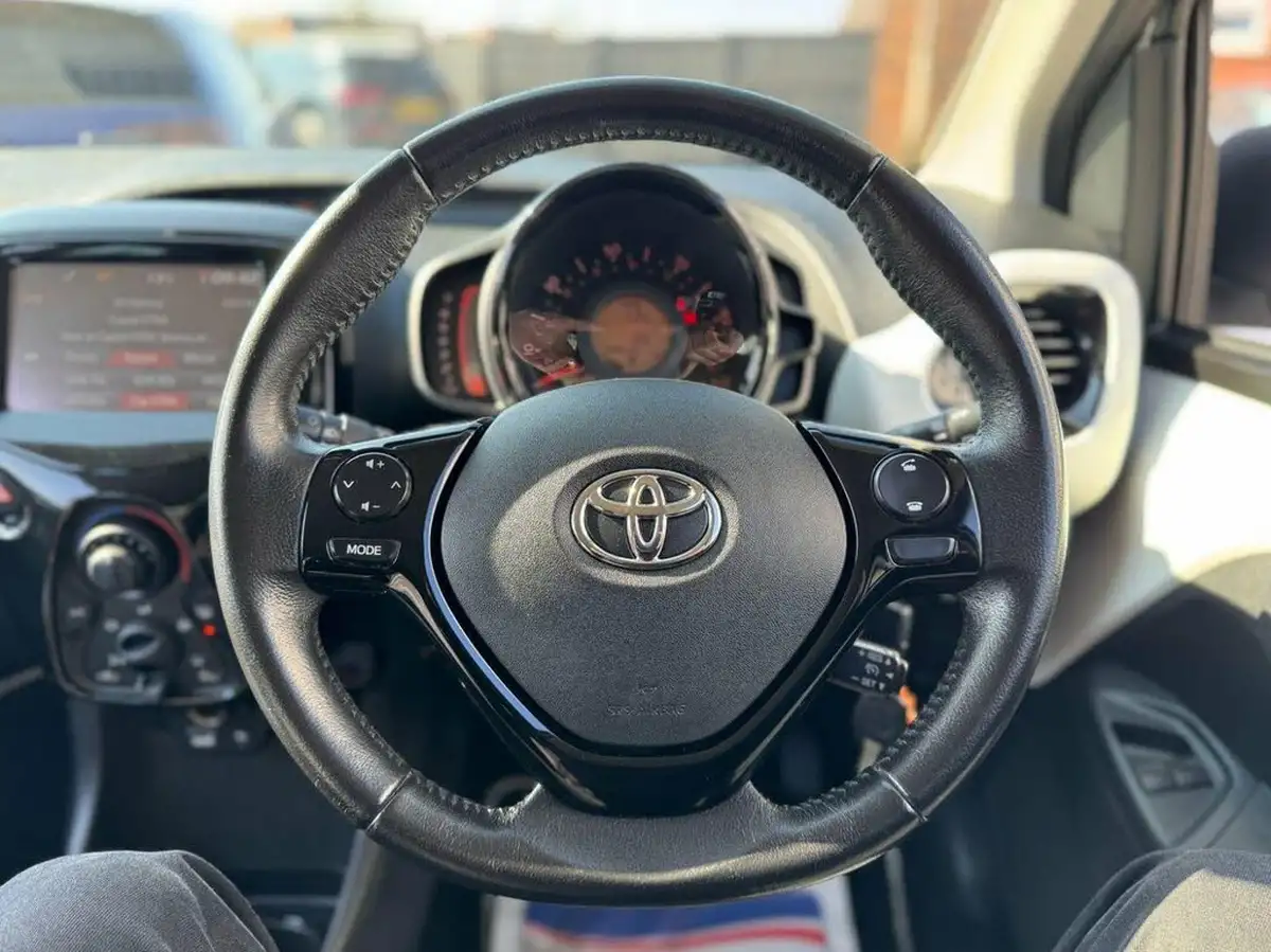 2015-toyota-aygo-10-vvt-i-x-pression-5d-big-16