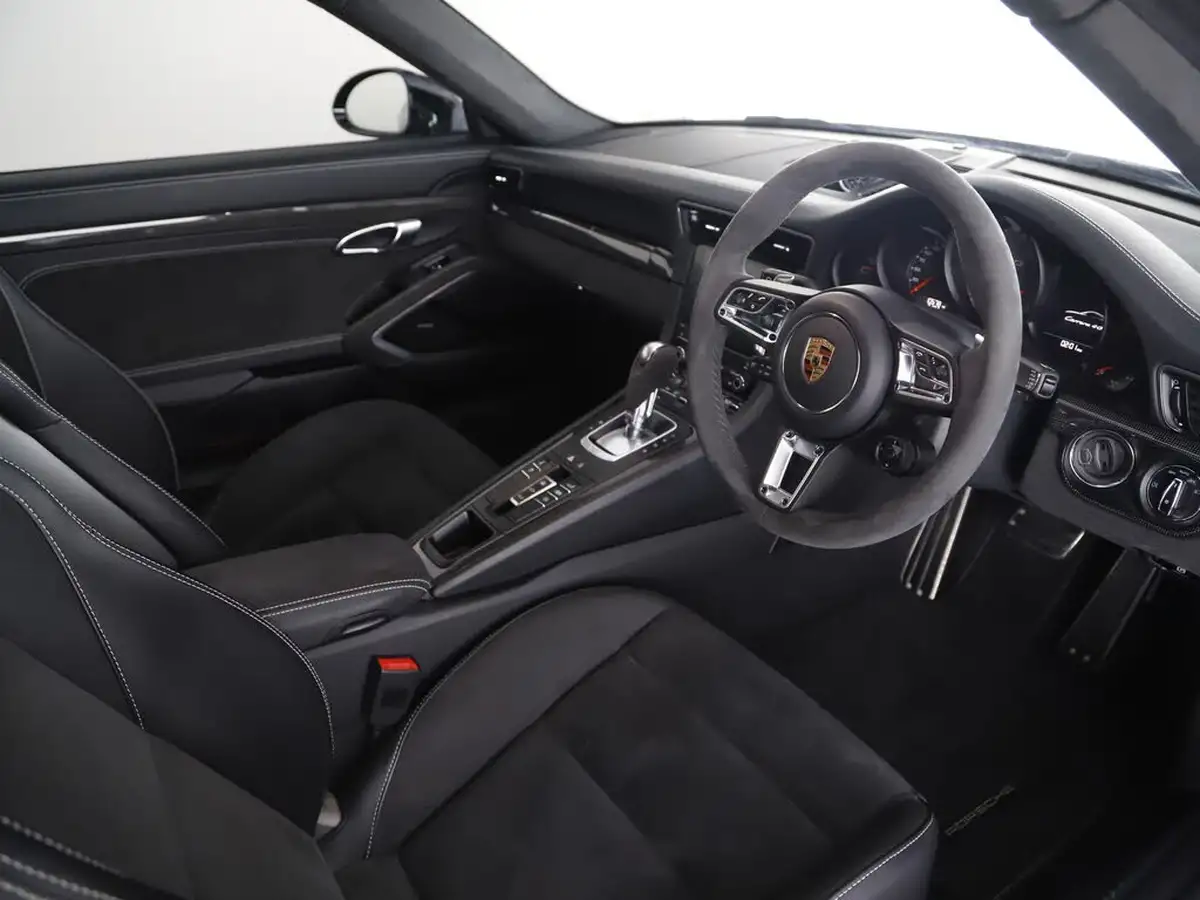 2019-porsche-911-30-carrera-4-gts-coupe-big-47
