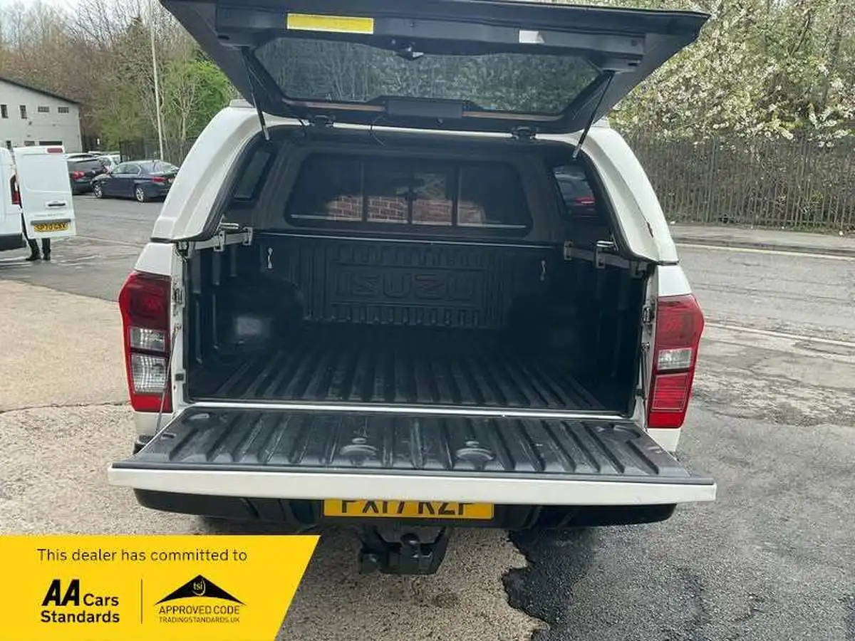 2017-isuzu-d-max-19td-blade-big-6