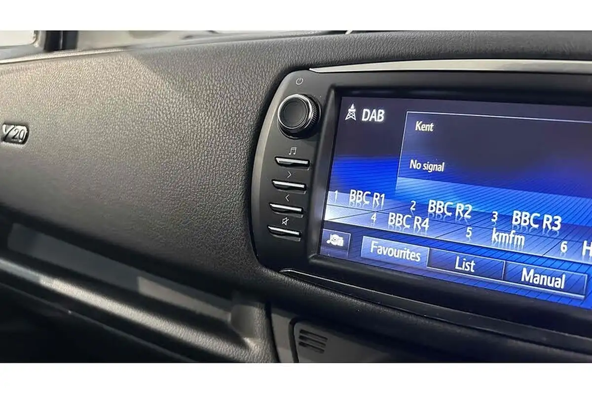 2019-toyota-yaris-15-vvt-i-y20-111bhp-1496cc-big-33