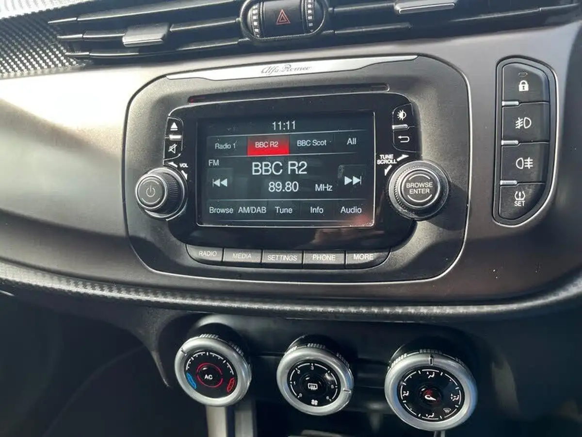 2015-alfa-romeo-giulietta-14-tb-sprint-big-16