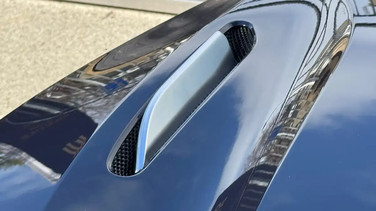 2017-aston-martin-db11-52-v12-big-19