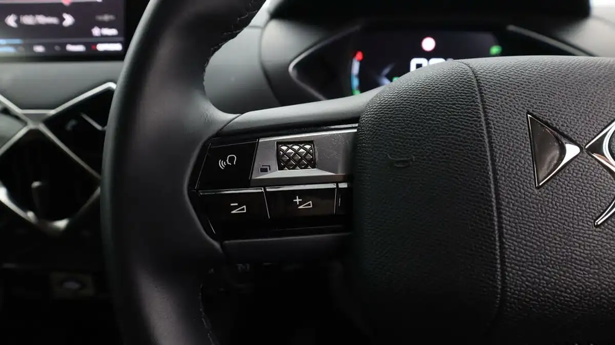 2022-ds-ds-3-crossback-e-tense-bastille-big-25