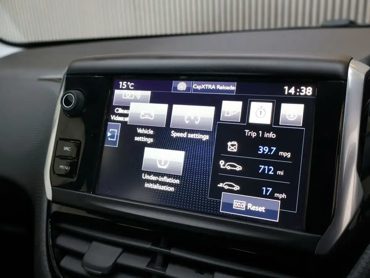 2016-peugeot-208-12-puretech-active-design-lime-5d-big-28