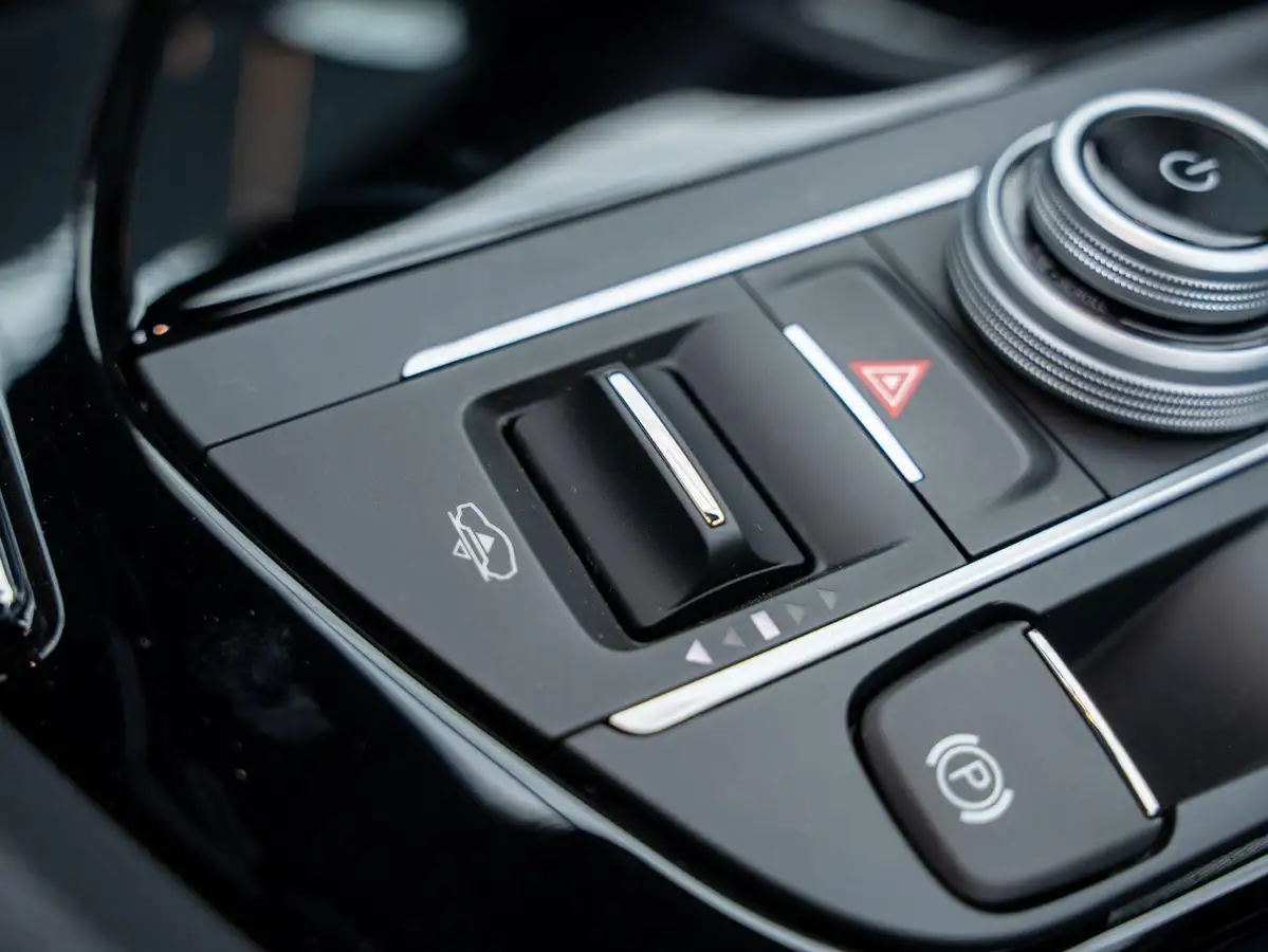 2021-maserati-levante-30-big-28
