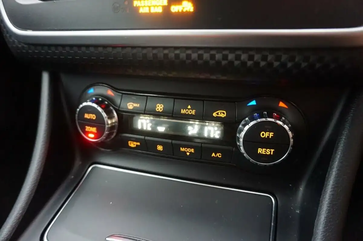 2016-mercedes-benz-a-class-16-a200-sport-executivess-7g-dct-big-32