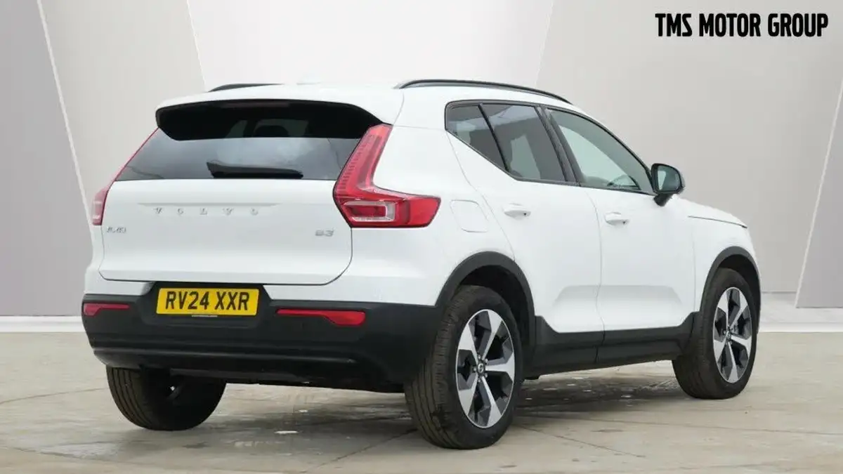 2024-volvo-xc40-20-b3-plus-big-2