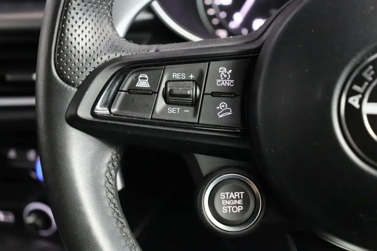 2022-alfa-romeo-stelvio-20-veloce-big-29