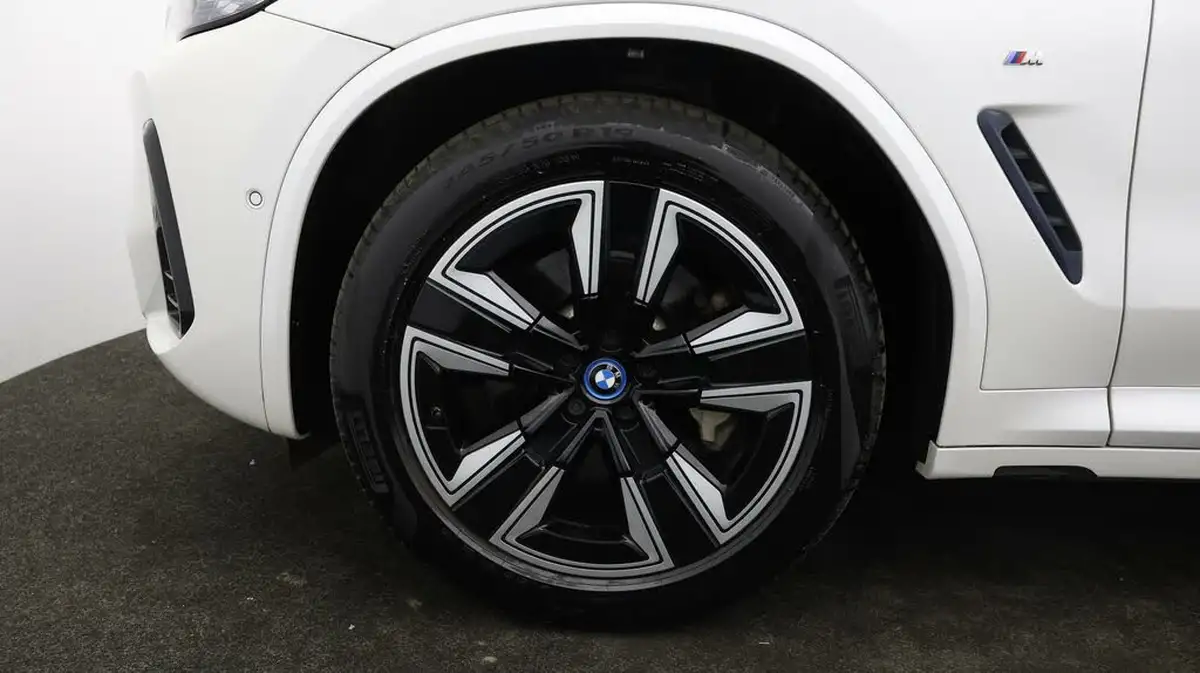 2022-bmw-ix3-e-m-sport-big-17