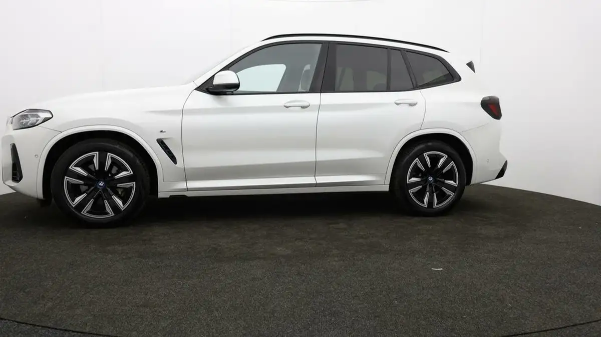 2022-bmw-ix3-e-m-sport-big-59