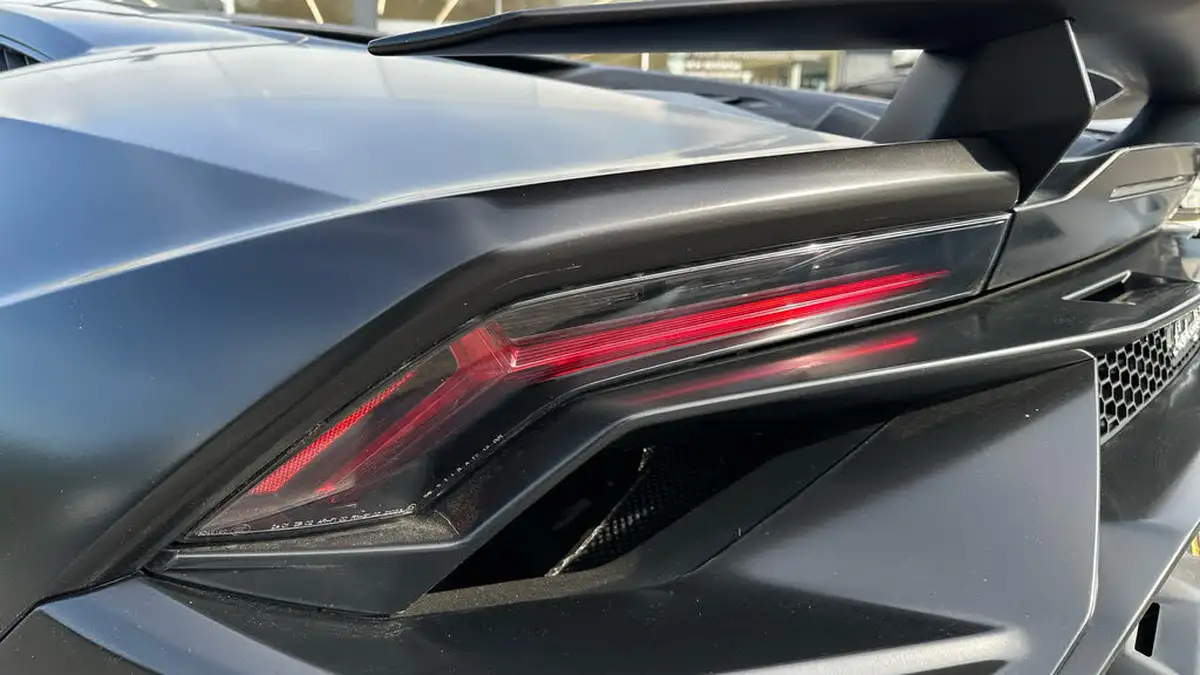2023-lamborghini-huracan-52-tecnica-big-9