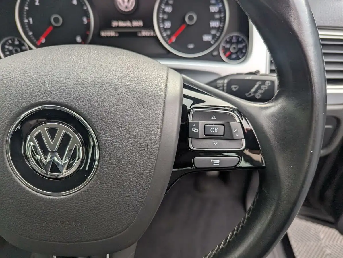 2015-volkswagen-touareg-30tdi-se-204ps-2970cc-big-25