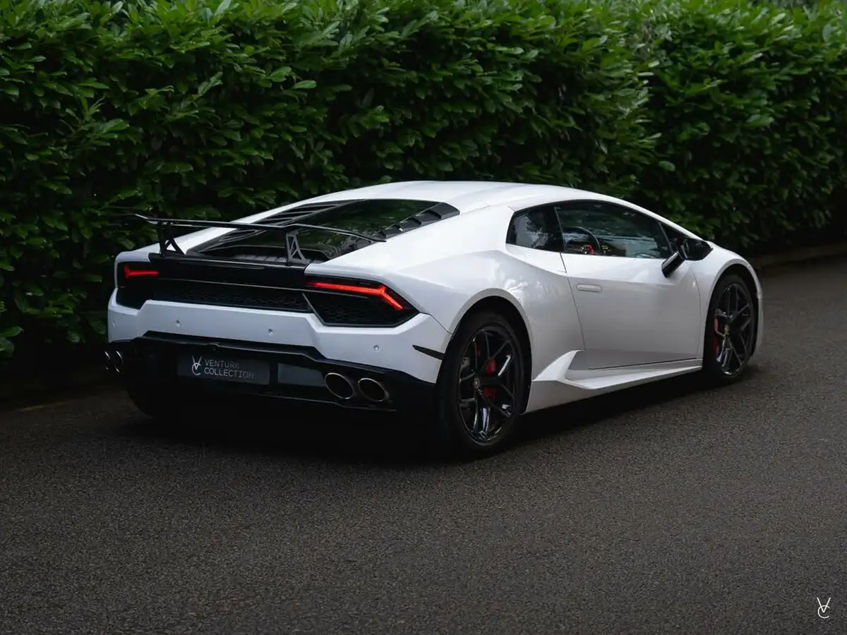 2016-lamborghini-huracan-big-6
