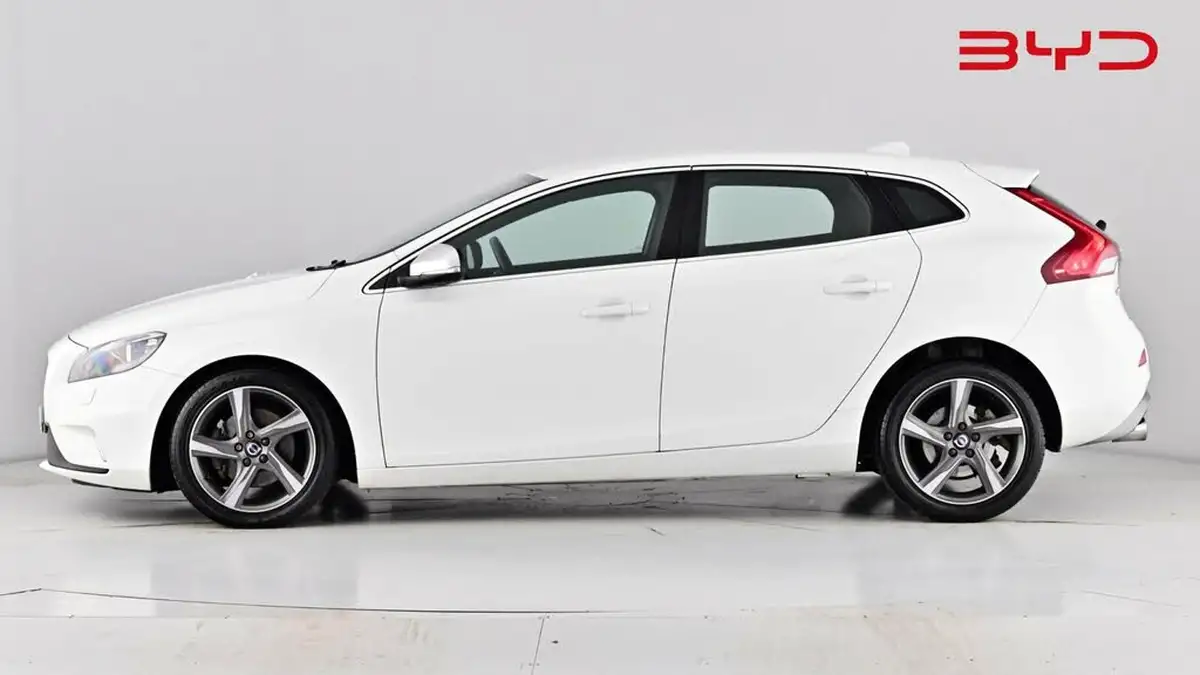 2015-volvo-v40-20td-d2-r-design-big-13