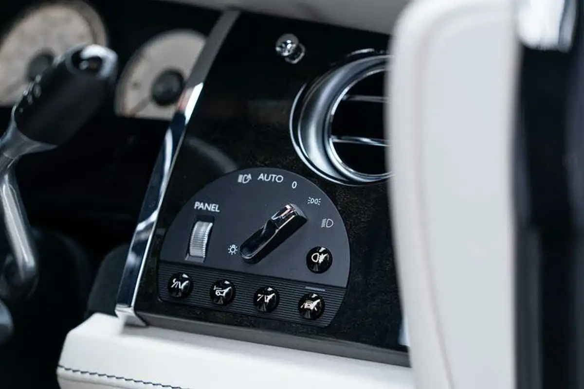 2021-rolls-royce-wraith-66-big-47