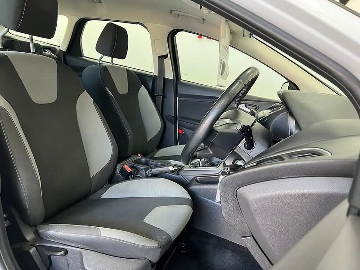 2013-ford-focus-16tdci-zetec-115ps-estate-big-8