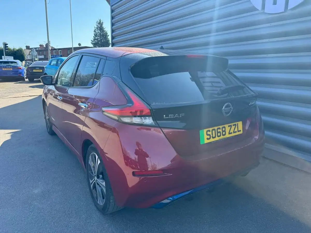 2019-nissan-leaf-e-tekna-big-6