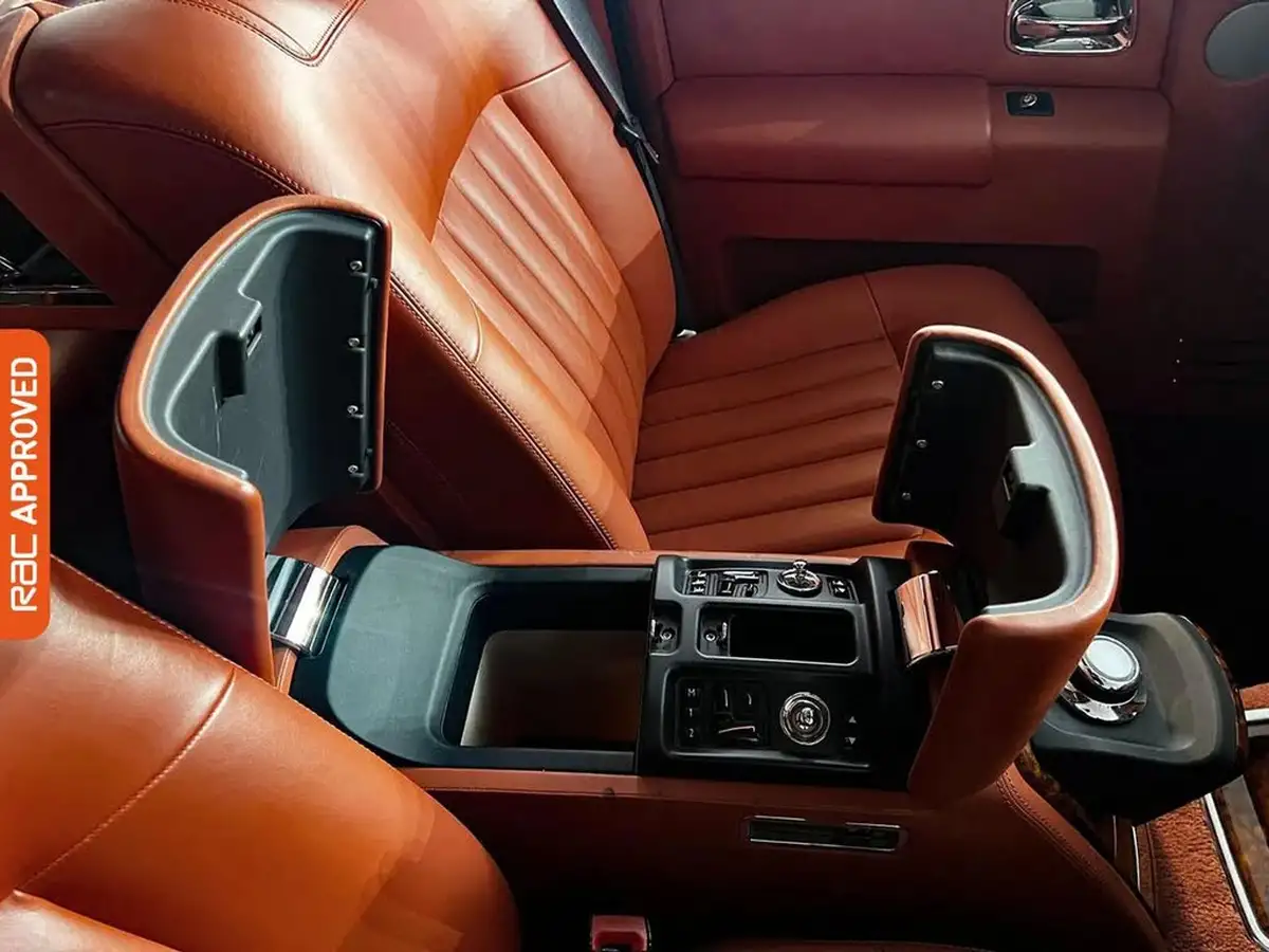 2012-rolls-royce-phantom-67-big-15