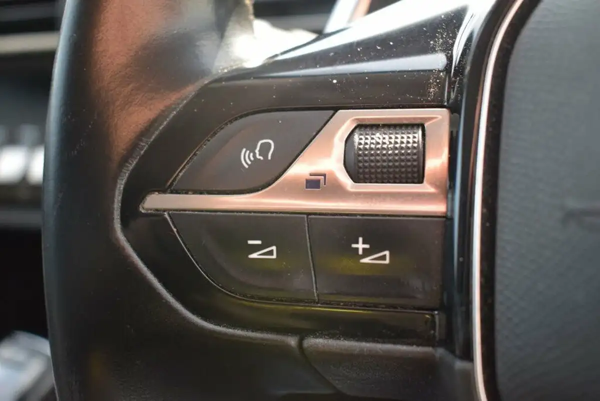 2020-peugeot-5008-suv-12-puretech-allure-eat8-big-17