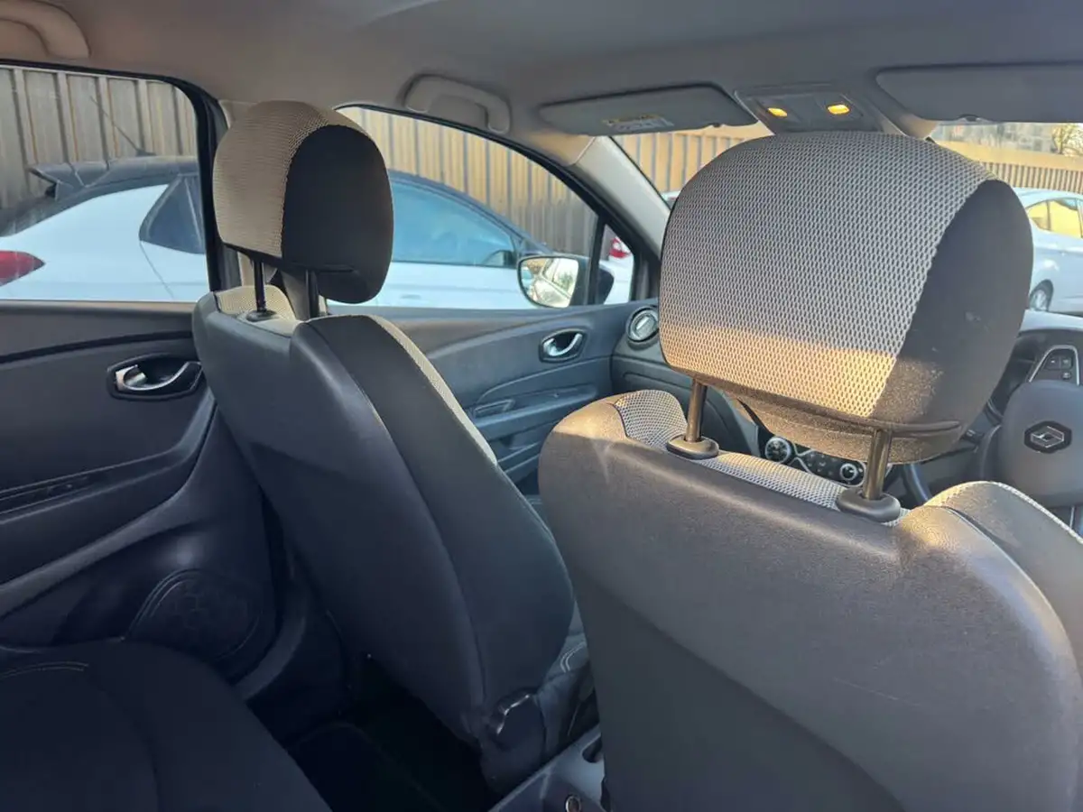 2019-renault-captur-09-tce-iconic-big-23