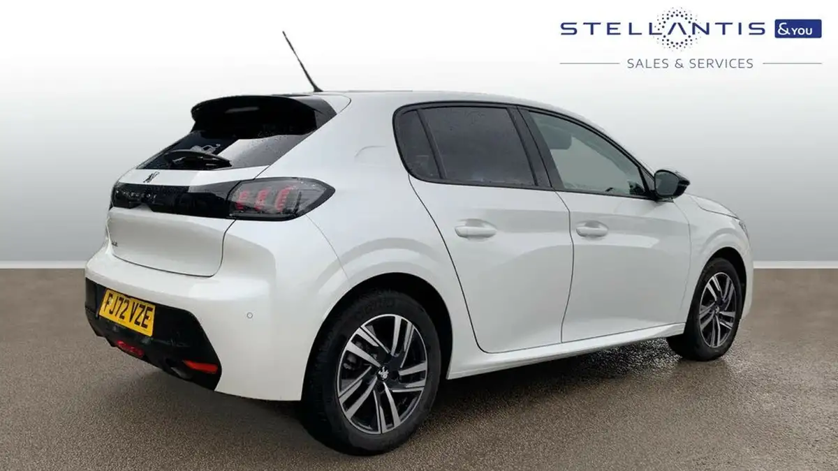 2022-peugeot-208-12-puretech-allure-premium-100ps-big-2