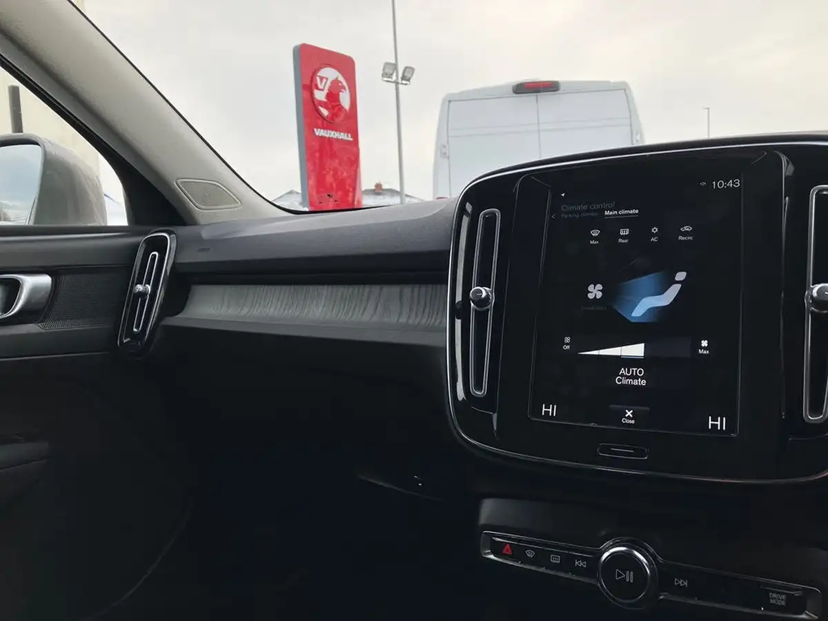 2020-volvo-xc40-20-b4-inscription-awd-big-32
