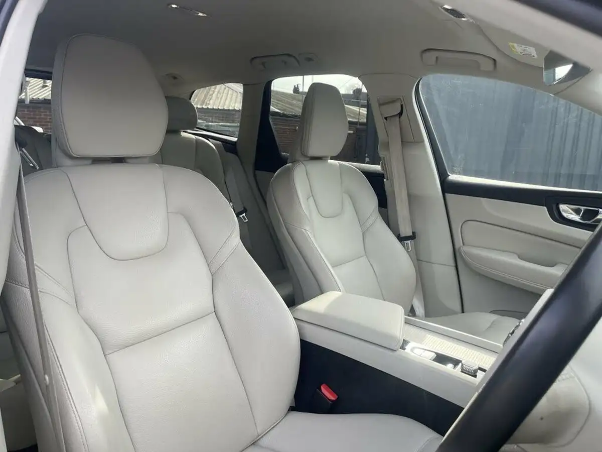 2019-volvo-xc60-20td-b4-momentum-big-1