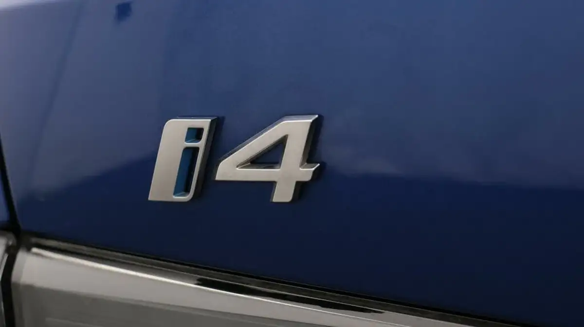 2022-bmw-i4-e-edrive40-m-sport-big-21