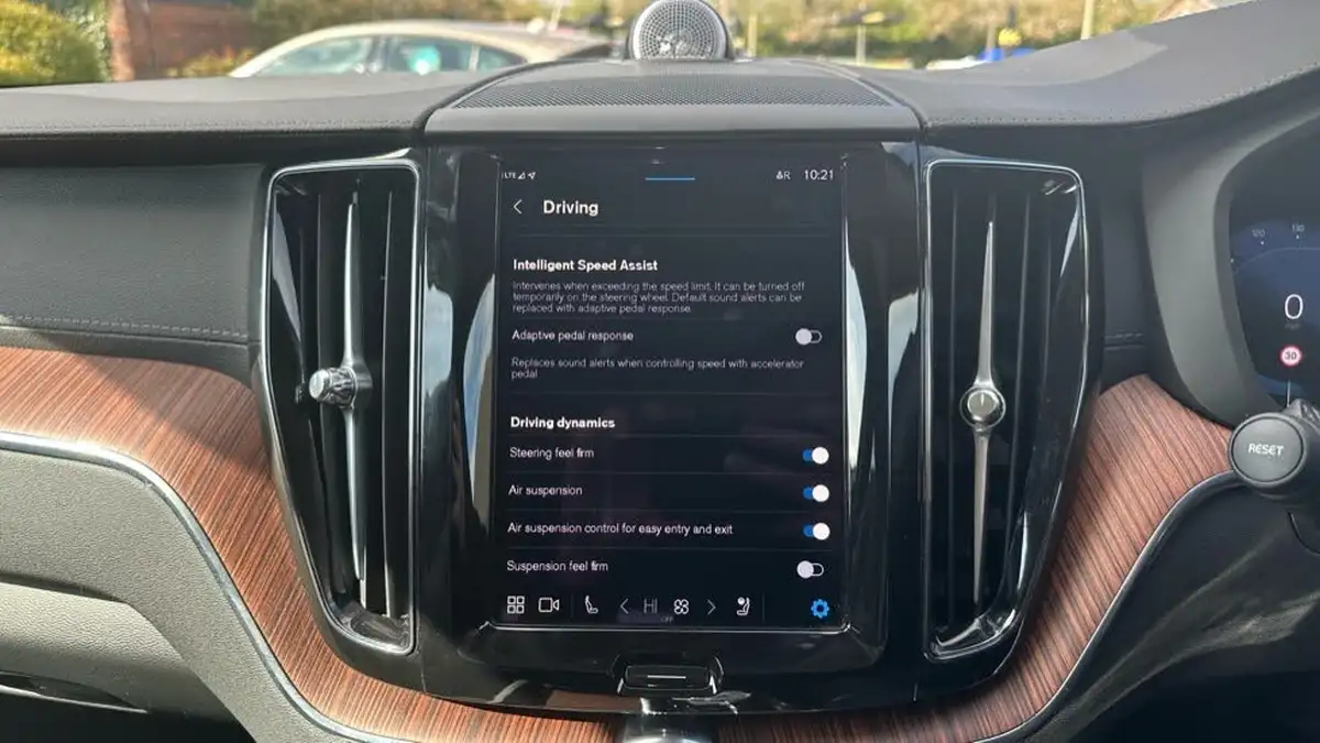2024-volvo-xc60-20-b5-ultimate-big-31