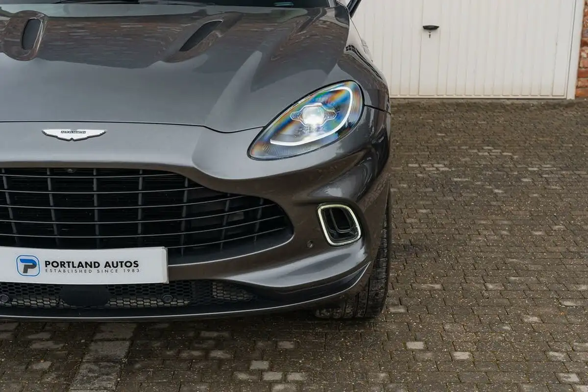 2020-aston-martin-dbx-40-v8-big-9